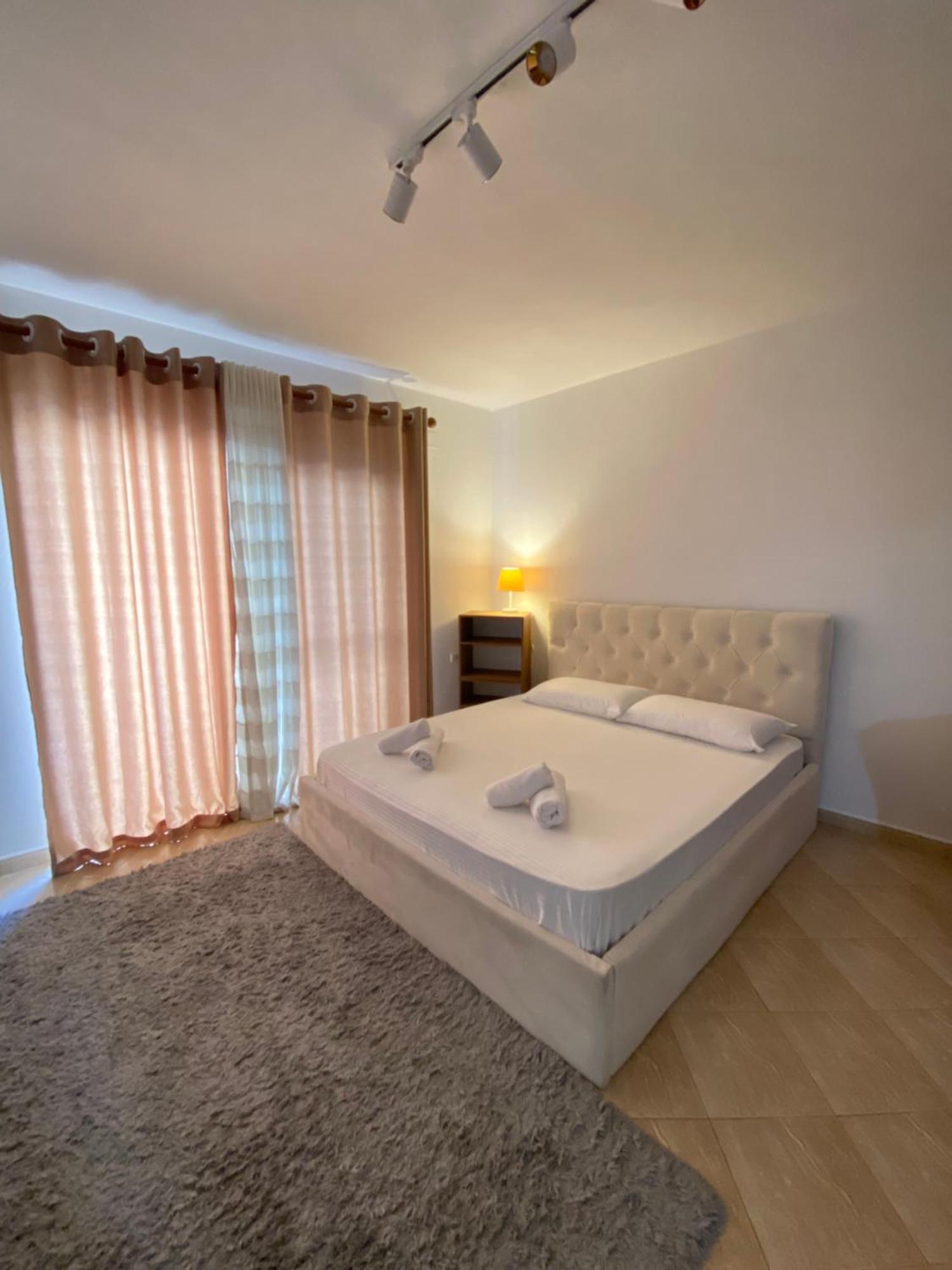 Myslym Shyri Studio 2 Tirana Exterior photo